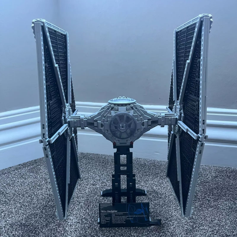Model Kit Voltron - Набор для сборки модели звездолета TIE