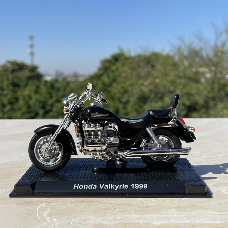 Model Kit Valkyrie - 1:18 Valkyrie 1999 сплав туристическая модель