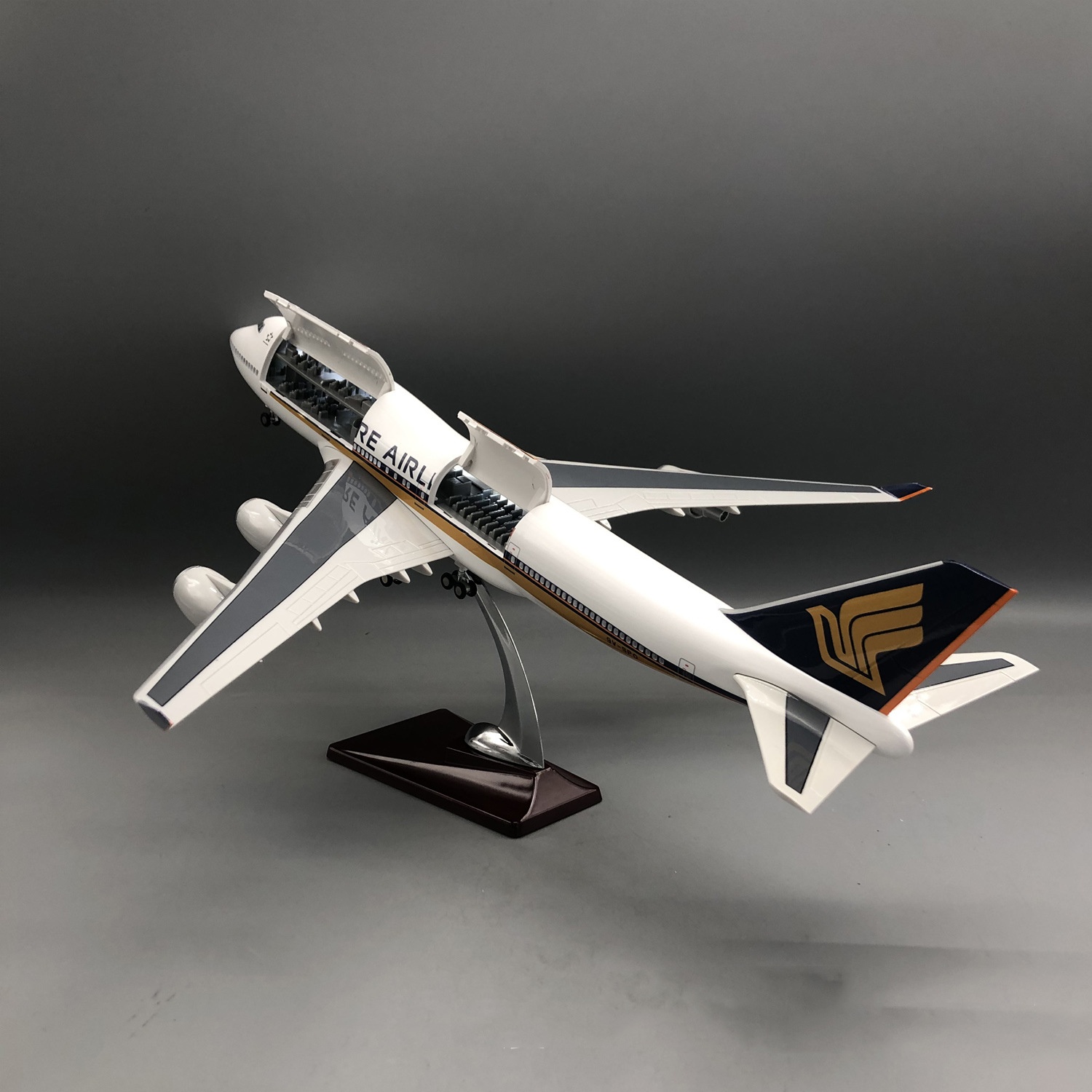 Модель самолета B747 Singapore – обзор и цена Model Kit Singapore