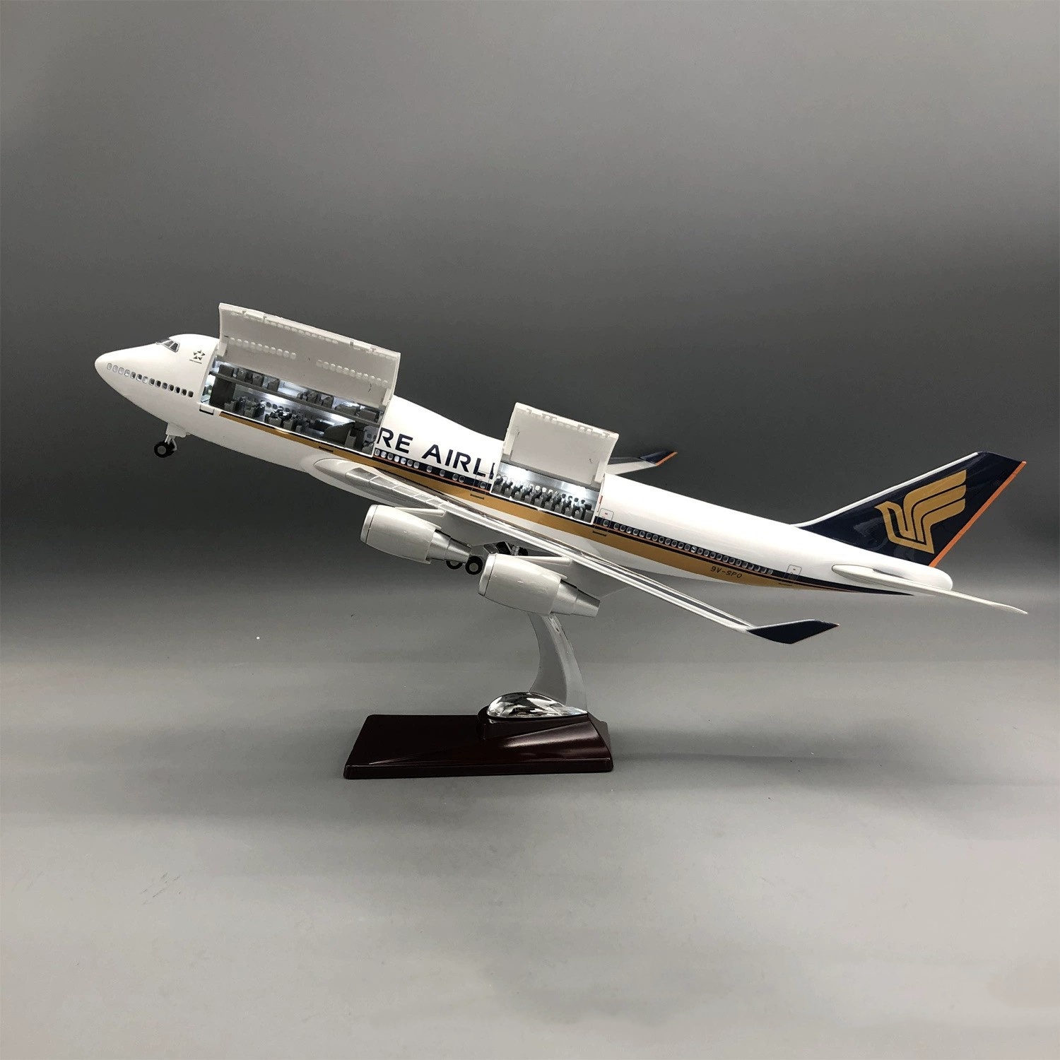Модель самолета B747 Singapore – обзор и цена Model Kit Singapore
