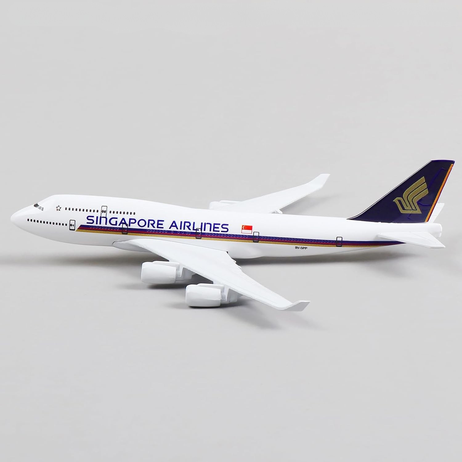 Металлическая модель самолета  – обзор и цена Model Kit Singapore